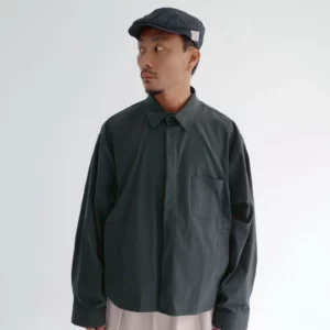 LC02 貳玖製造_ 跳色藏釦設計短版襯衫